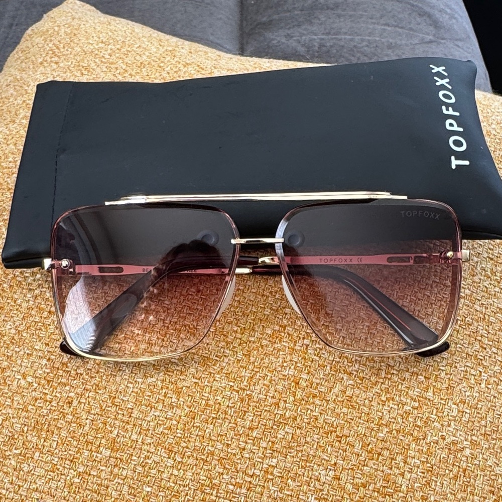 TopFoxx Gold Frame Sunglasses with Pink Gradient Lenses